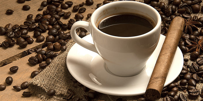 완벽한 경험을 위한 시가와 커피의 조합