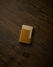 
                      
                        將圖片載入圖庫檢視器 S.T. Dupont Guilloche Dragon Scale Ligne 2 Lighter - Honey and Gold
                      
                    
